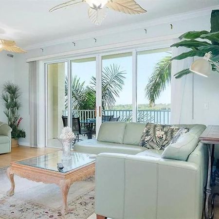 Bright Luxury Oceanfront Condo With Private Balcony And Hotel Pool Sankt Petersburg Exterior foto