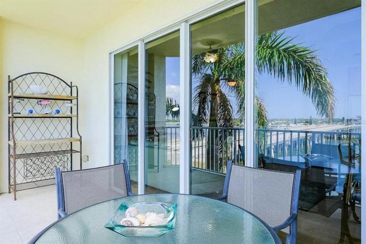 Bright Luxury Oceanfront Condo With Private Balcony And Hotel Pool Sankt Petersburg Exterior foto