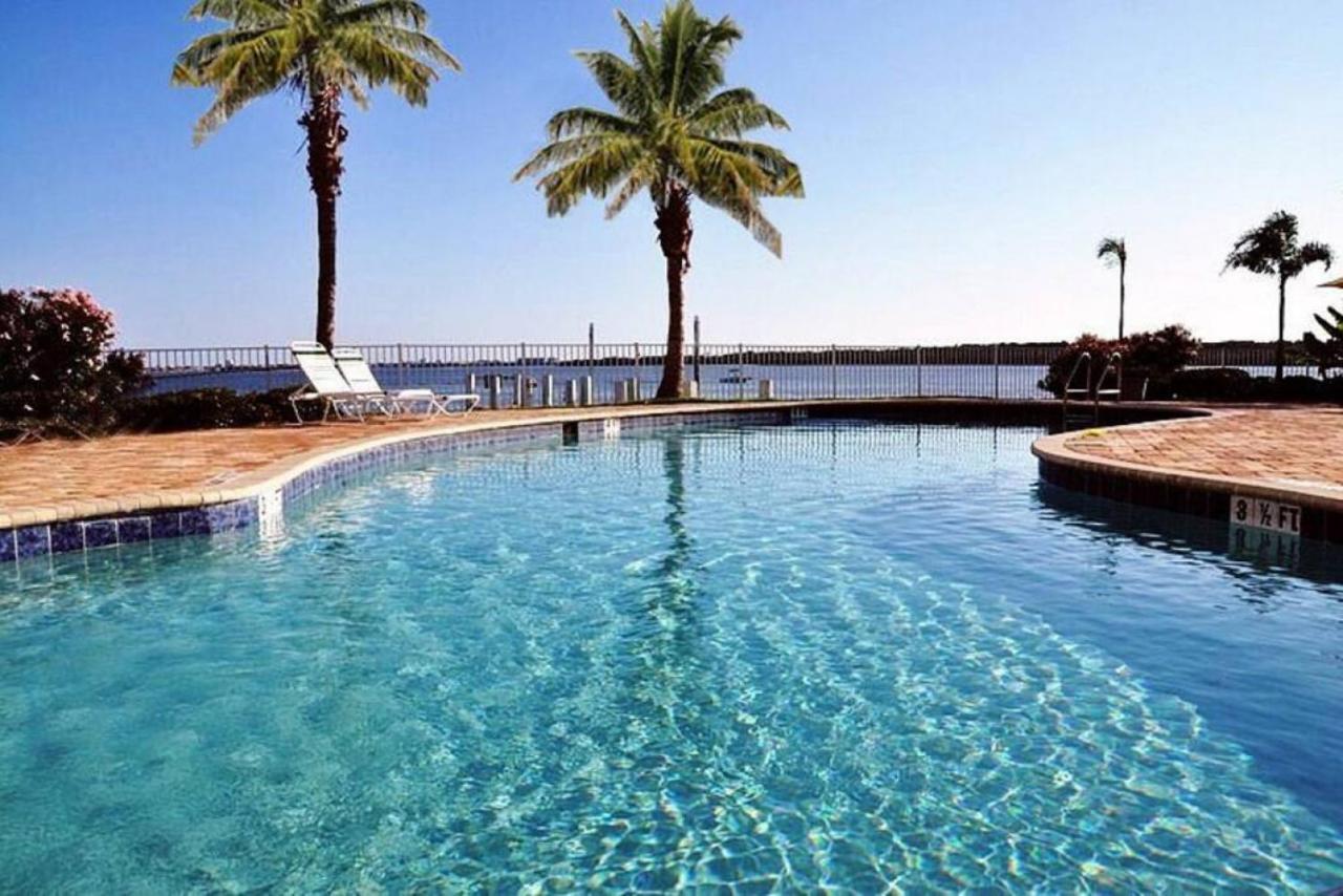 Bright Luxury Oceanfront Condo With Private Balcony And Hotel Pool Sankt Petersburg Exterior foto