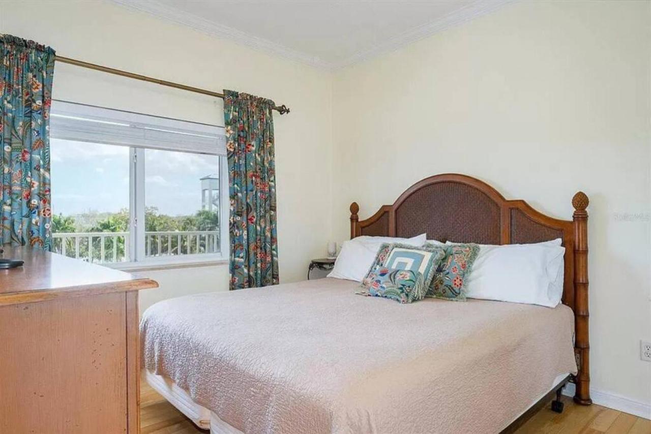 Bright Luxury Oceanfront Condo With Private Balcony And Hotel Pool Sankt Petersburg Exterior foto