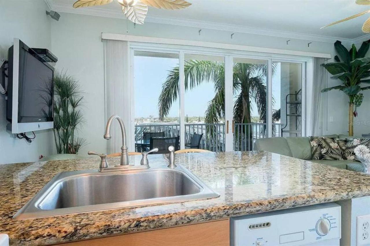 Bright Luxury Oceanfront Condo With Private Balcony And Hotel Pool Sankt Petersburg Exterior foto