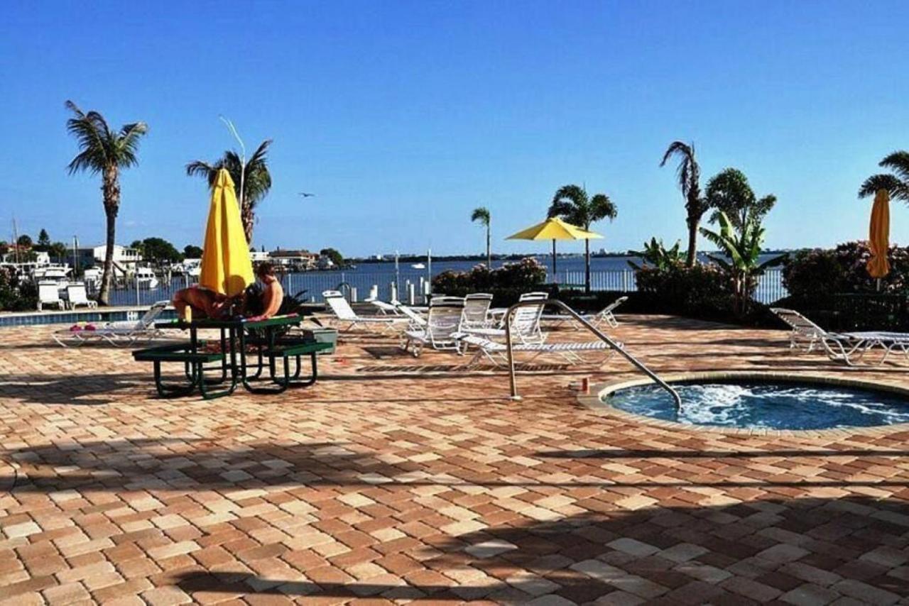 Bright Luxury Oceanfront Condo With Private Balcony And Hotel Pool Sankt Petersburg Exterior foto
