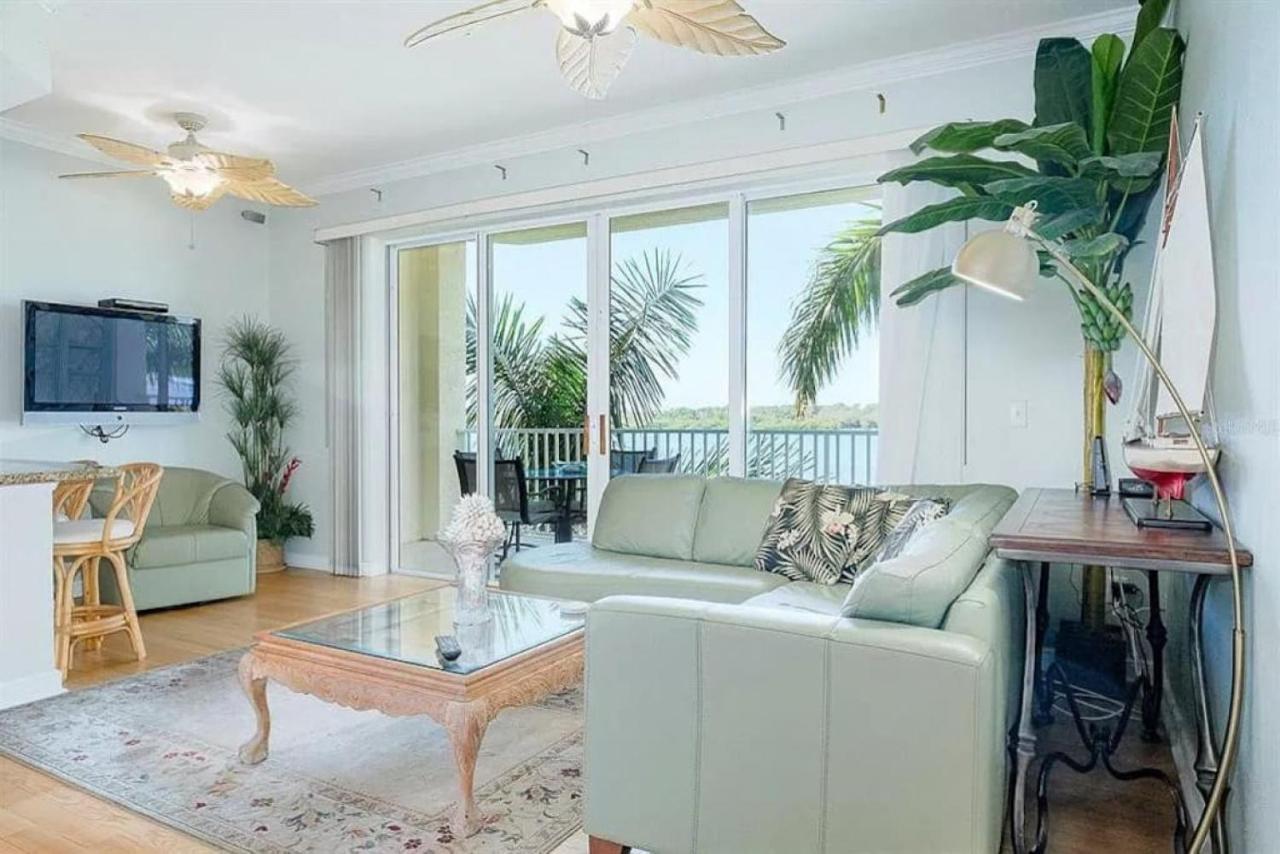 Bright Luxury Oceanfront Condo With Private Balcony And Hotel Pool Sankt Petersburg Exterior foto